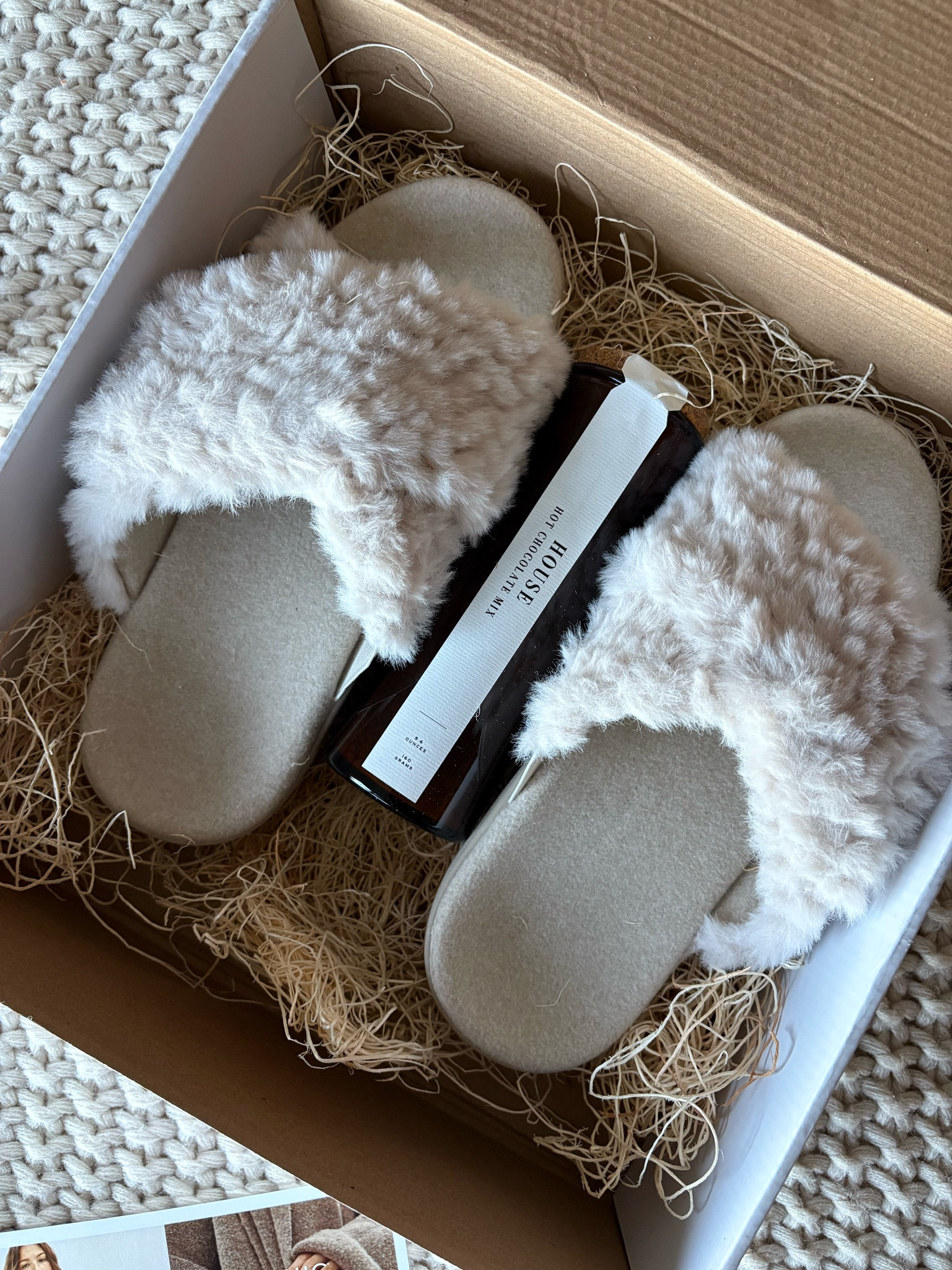 lounge shoes, fuzzy slippers, arch support slippers, house shoes 