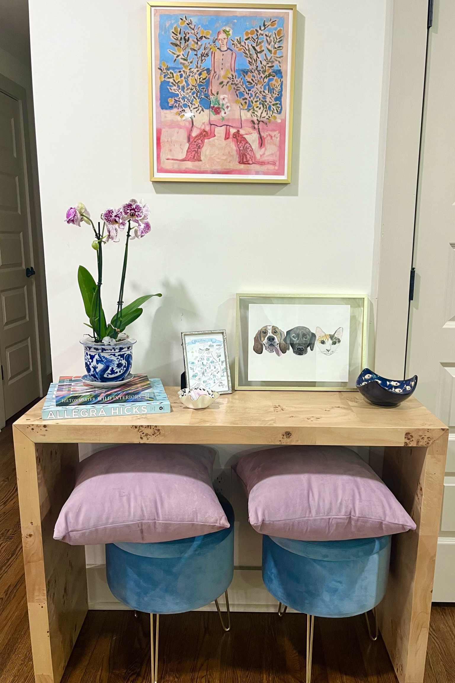 Entryway console table styling! 🤍

Burlwood console table • crushed velvet stools • orchid • Chinoiserie • Coffee Table Books •  Vignette styling • Entryway Styling •

#LTKStyleTip #LTKFindsUnder100 #LTKHome