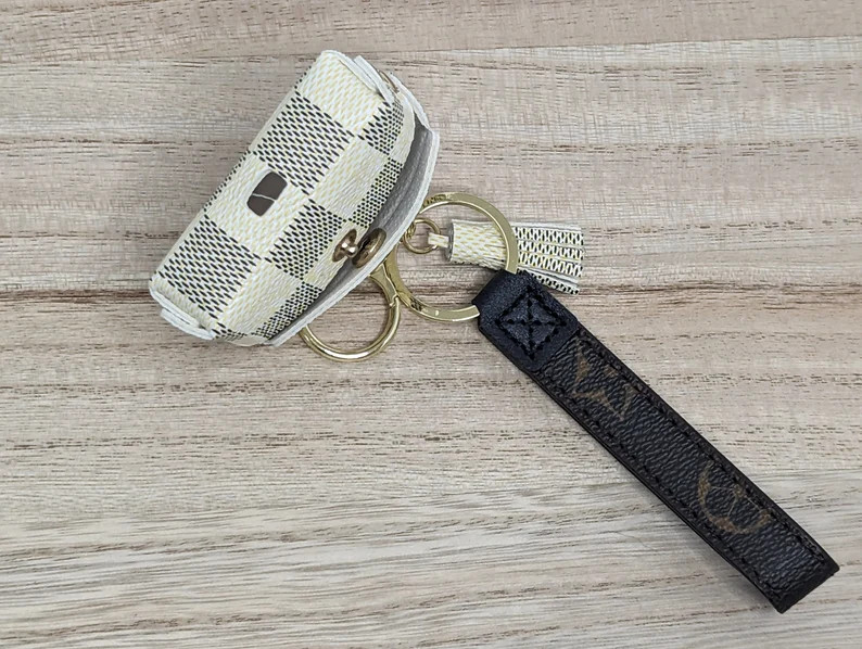 White Checkered Airpods Pro Holder Coin Purse Keychain - Etsy | Etsy (US)