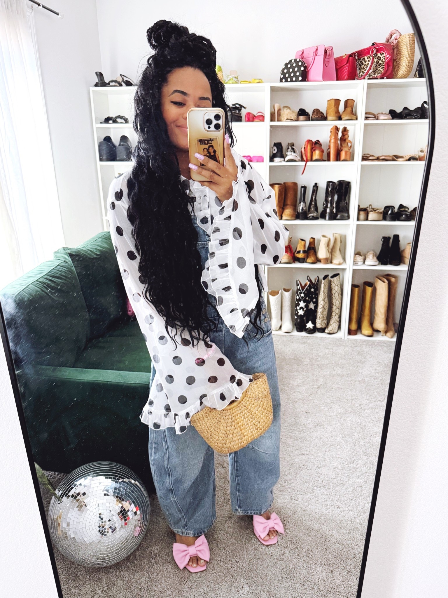 Easter Weekend #outfit 🥚🐰🌸🐥
.
styling polka dots with denim & adding a pop of pink 💖
.
Top: Dressed in Lala
Overalls: Three Bird Nest (code: JULESNICHOLSSS) also linked similar 🫶🏾


#LTKSeasonal #LTKgrwm #LTKootd