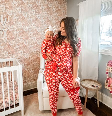 Baby girl wearing size 6-12 with room to grow. I’m wearing size L. And it’s the perfect slightly oversized fit that makes pajamas comfy

Mama and mini / matching pajamas / family matching / Valentine’s Day / Valentine’s Day pajamas / midsize / baby / baby girl / baby boy
