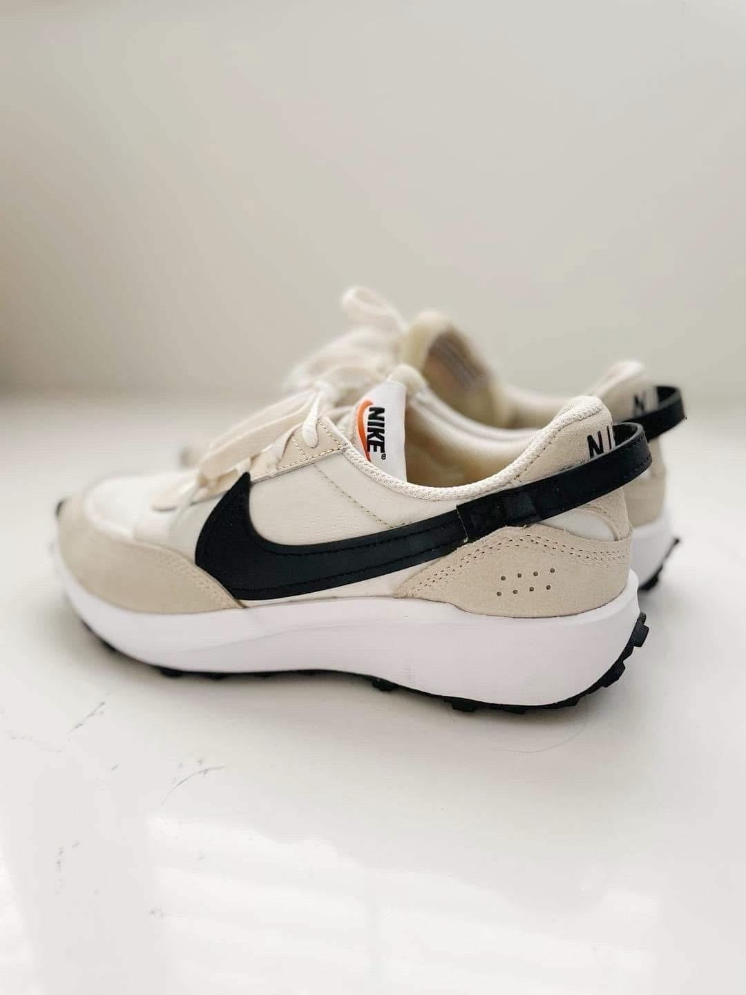 These Nikes from a few years ago are absolutely impossible to find but some of the most comfortable ones I’ve ever owned. I found them on sale 🙌￼

Dropping 🔗👇 to shop