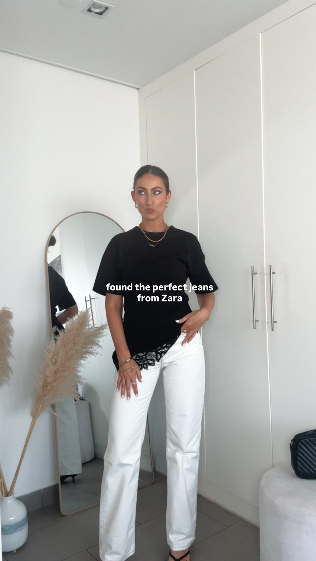 So flattering on - high waisted, good length and true to size! I’m wearing a small in the top and size 34 in the jeans. Codes below 👇 

Jeans 8228/021/250
Top 4770/151/800