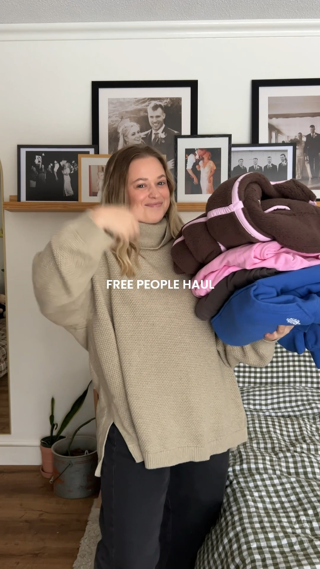 Free people haul 

Fleece size medium 
Hoodie size small 
Momentum pants size medium 
Pink sweats size large 
Long sleeve size large 

#LTKHoliday #LTKSeasonal #LTKGiftGuide