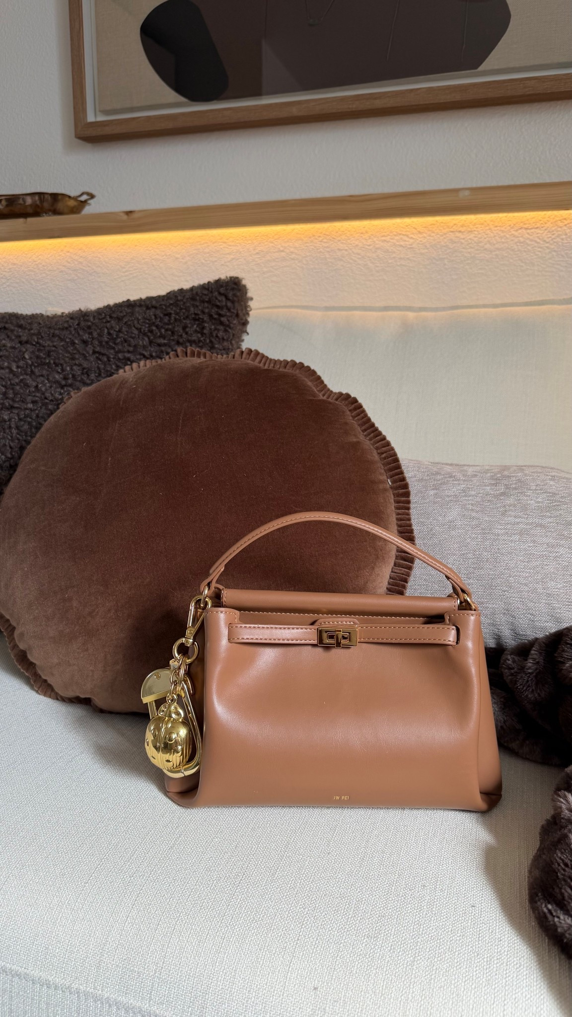 My newest addition to my purse collection 🥹🤎 perfect size for everyday! Comes with a crossbody strap too

#LTKootd #LTKgrwm