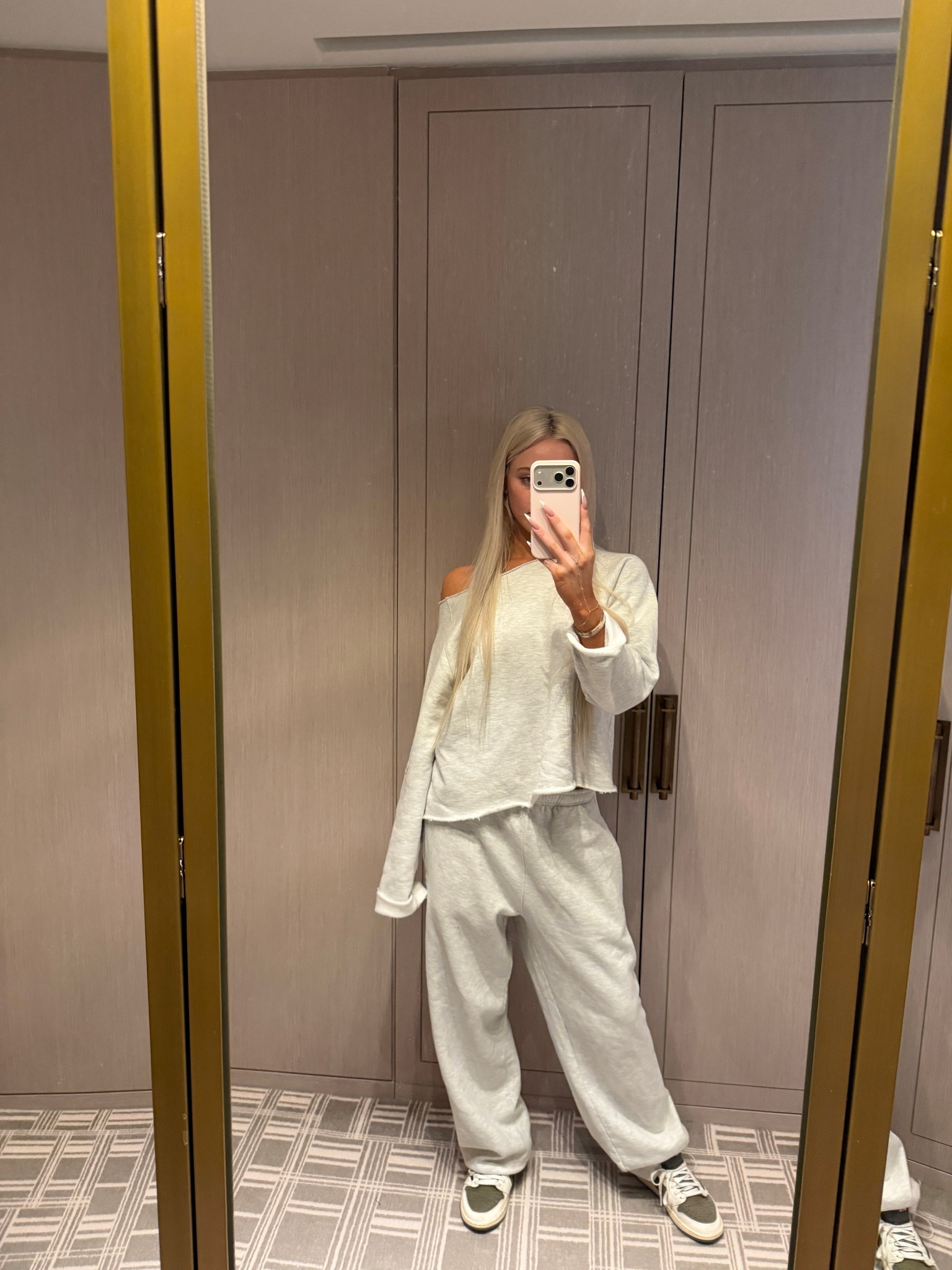 🩶😊

#LTKdayinmylife #LTKootd #LTKgrwm