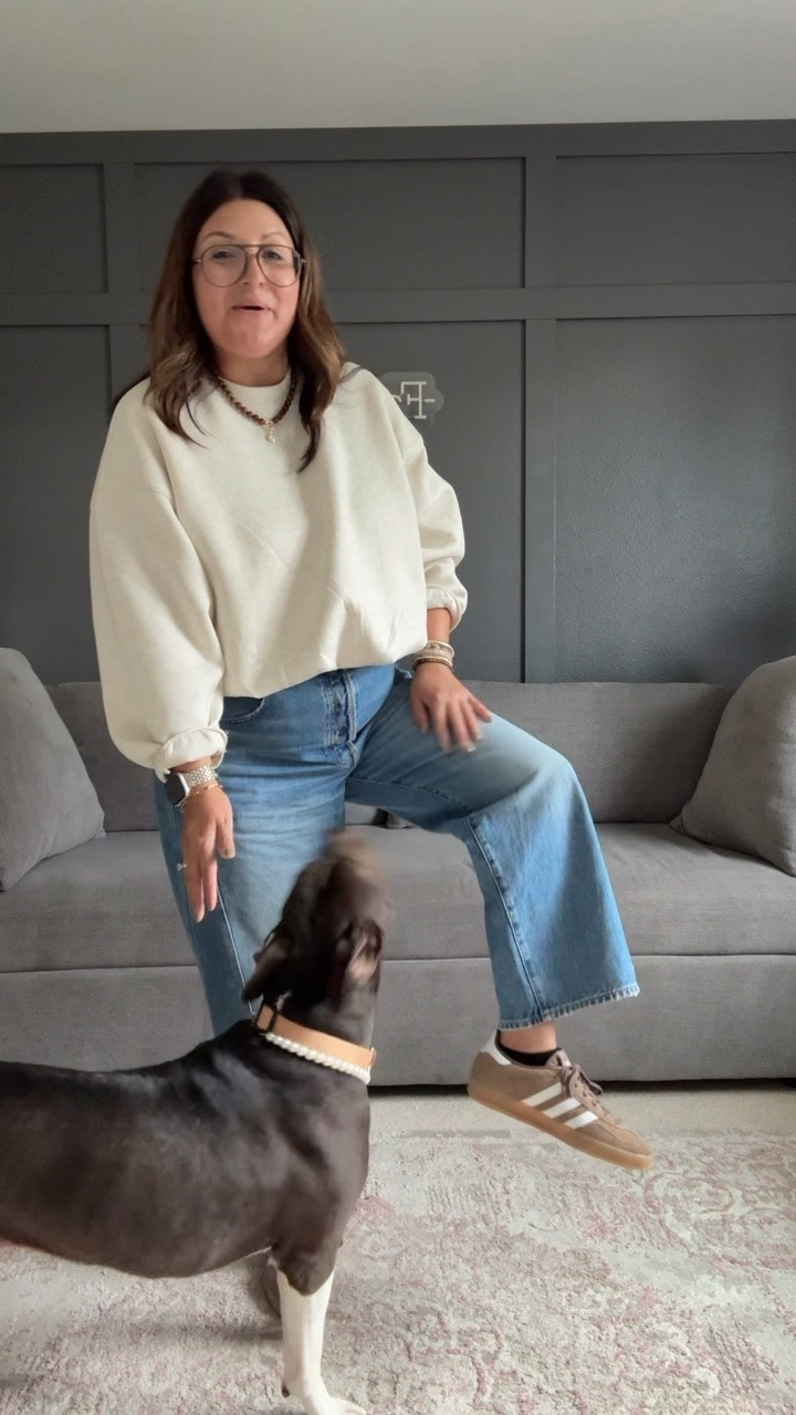Today’s easy ootd:
Old Navy bubble sweatshirt - XL Madewell pieces barrel jeans - 32
Adidas
@Madewell @onequince @Noonday Collection @adidas
