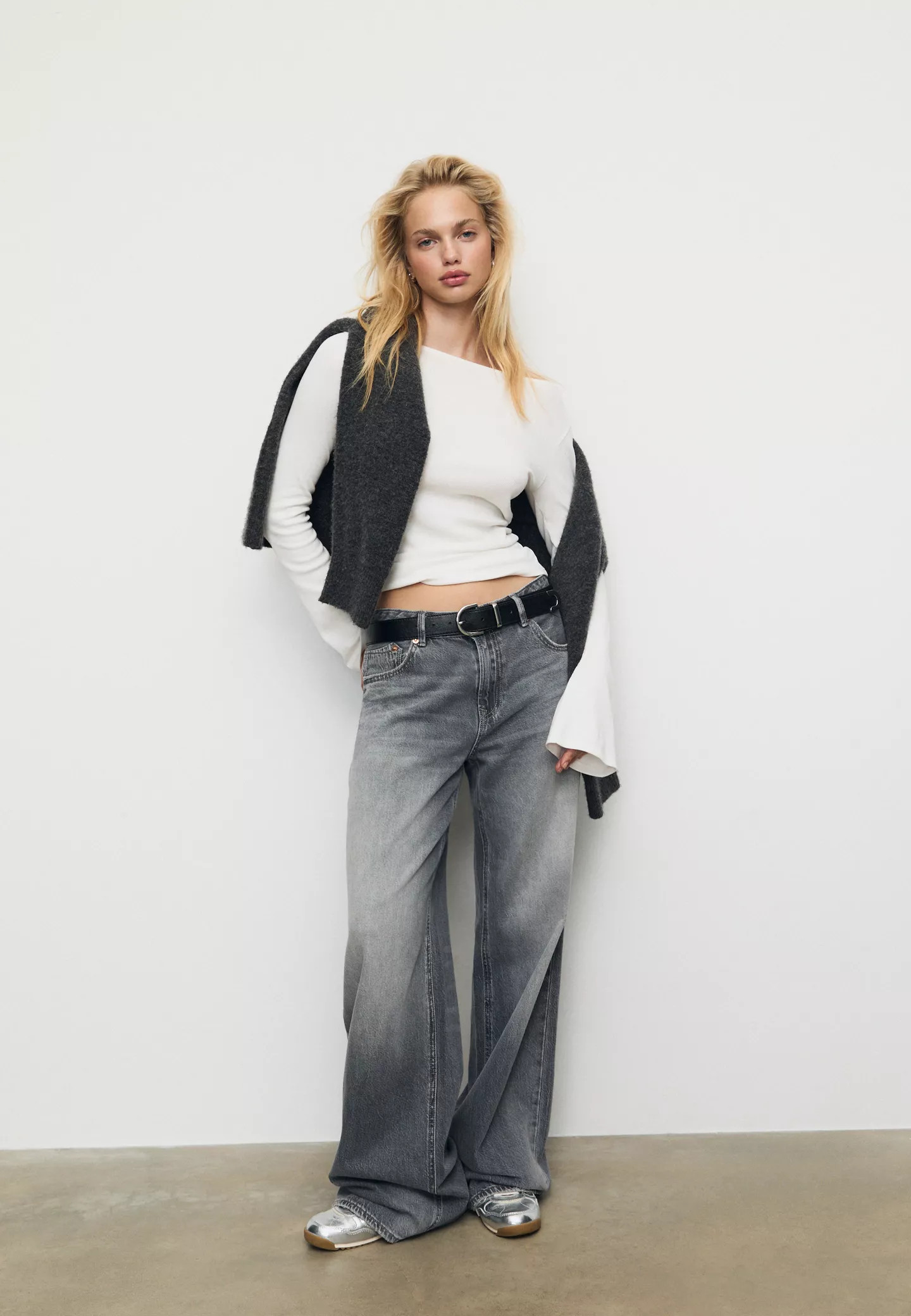 Basic T-Shirt mit ausgestellten \u00c4rmeln | Stradivarius DE