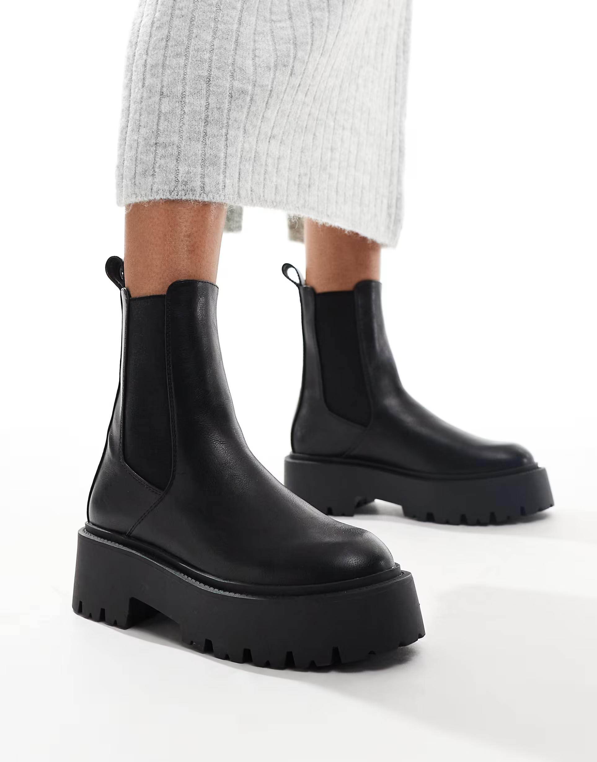 ASOS DESIGN – Amy – Chelsea-Stiefel in Schwarz mit dicker Sohle | ASOS (Global)
