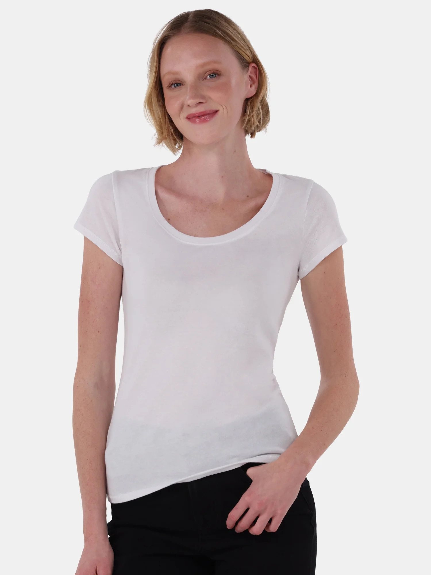 No Boundaries Scoop Neck Tee with Short Sleeves, Women's | Walmart (US)