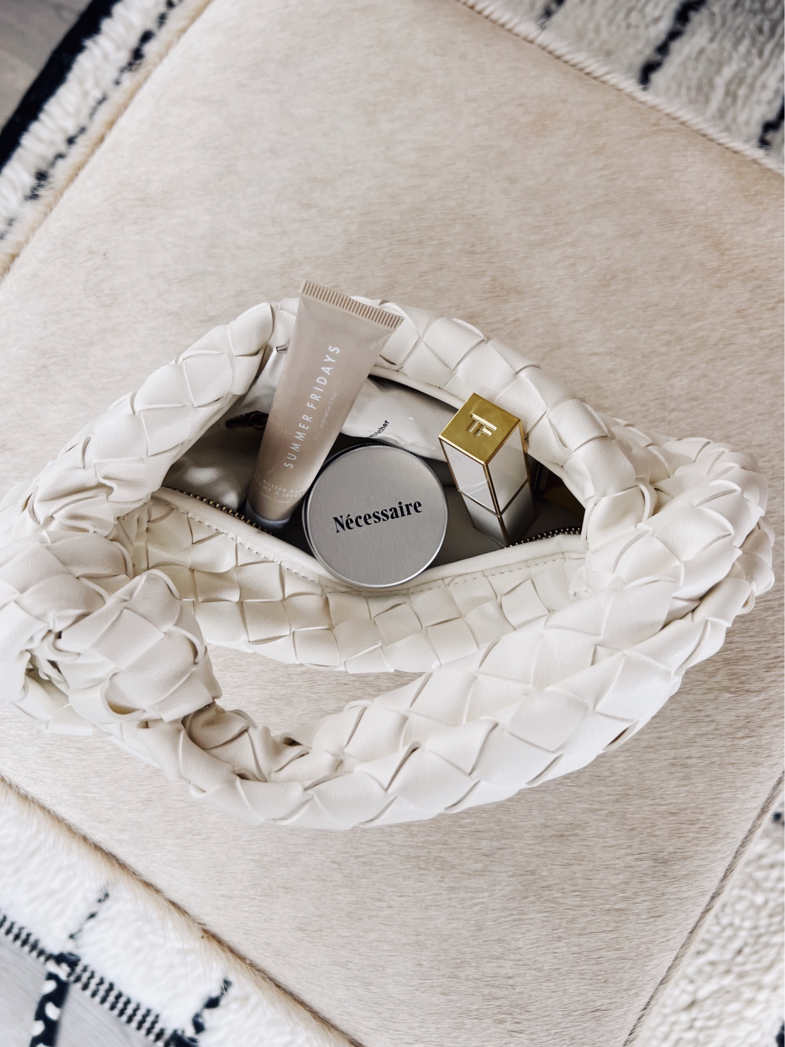 What’s in my bag?

#LTKstyletip #LTKitbag #LTKbeauty