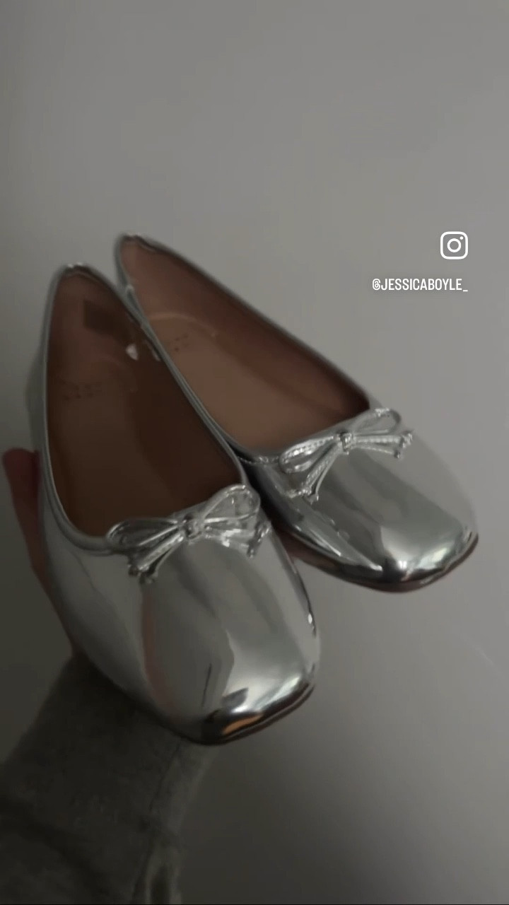 Be unique within the trends for only $20 !! 🩶🥿 

#LTKSeasonal #LTKshoecrush #LTKfindsunder100