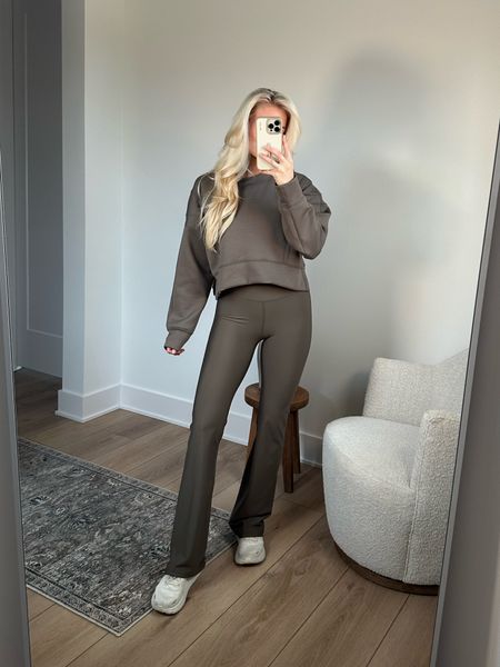 ALL YPB 30% off + 15% off almost everything else PLUS stack my code AFKATHLEEN for an EXTRA 20% off!
I’m wearing a small in everything - my top, sweatshirt & flares in the color dune!
Sneakers are true to size.

#KathleenPost #Abercrombie #YPB #fitness #workoutoutfit #activewear #salealert 
