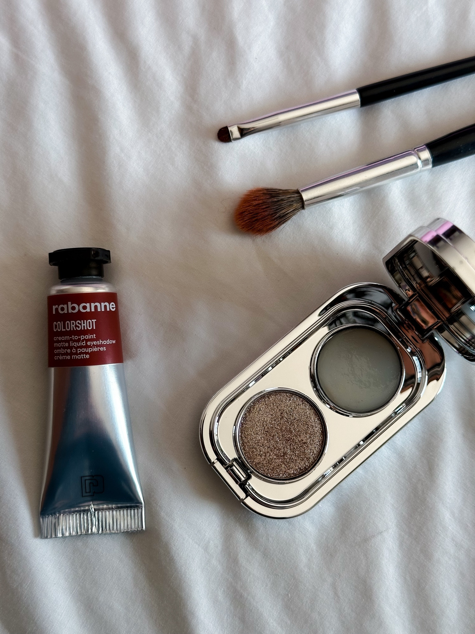 Tentando não comprar todos os item das makes Rabanne, sério! Eu amei demais ✨🥹 já fiz outro post aqui explicando mais dos produtos, já viram?

#LTKbeauty #LTKbrasil