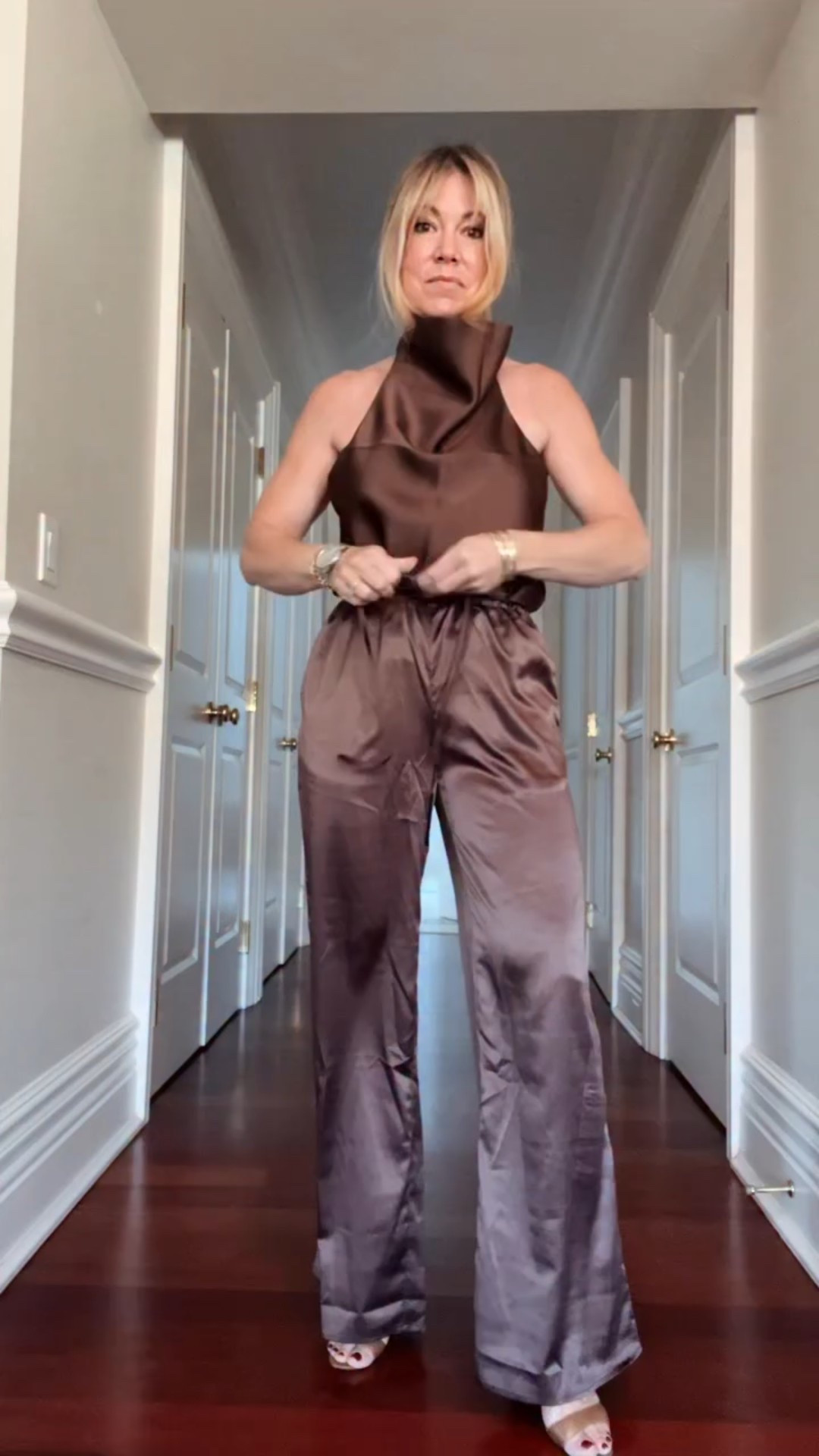 A chic holiday party look that feels like you’re wearing pajamas? Yes please.

Chocolate brown silk set: pants + tank top

#LTKOver40 #LTKFindsUnder50 #LTKHoliday