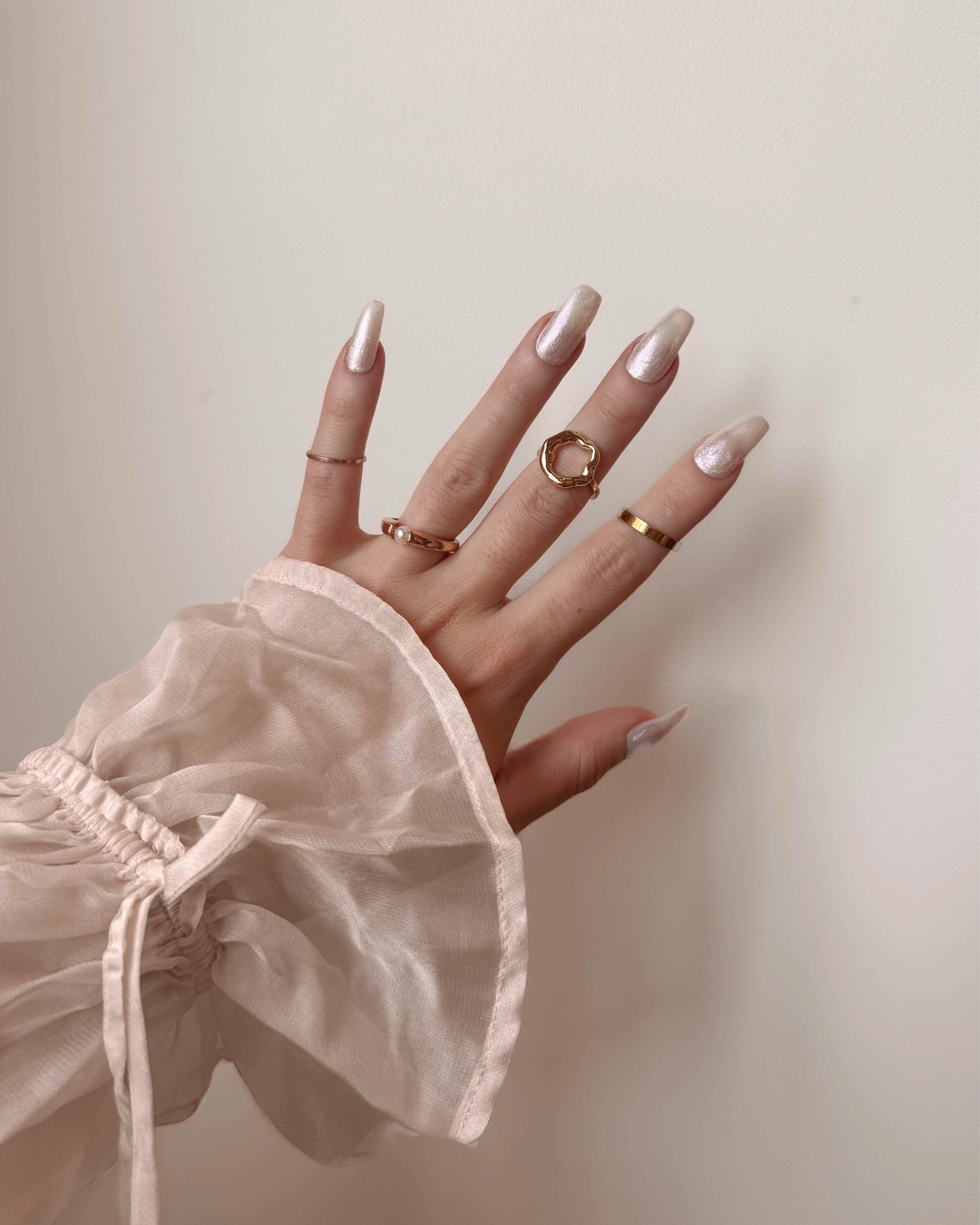 Blush glazed donut nails will always be a staple in my rotation🤍
“Everglow” by @ellamila is that perfect pearly pink sheen with a bit of sparkle—
and it’s seriously the prettiest spring color. I prepped with their "All About the Base" primer + "In a Rush" quick-dry top coat for extra shine!

Snag it at @target & on my @shop.ltk page (🔗 in bio)
.
.
.
#ad #liketkit #ellamilatarget #glazeddonutnails #LTKbeauty #targetstyle #cleanmani