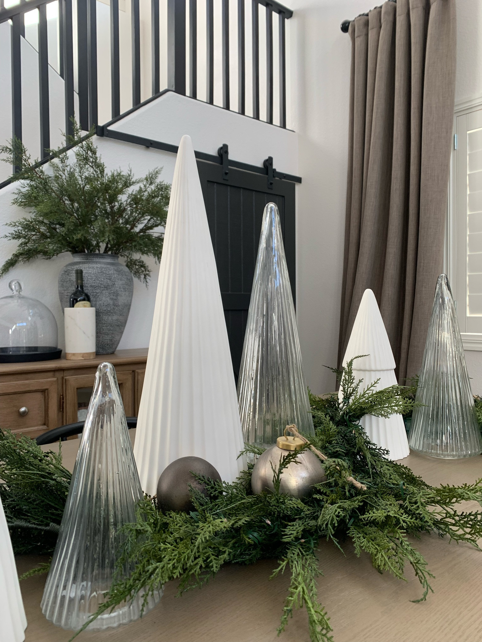 Christmas tablescape



#LTKFindsUnder100 #LTKHome #LTKHoliday
