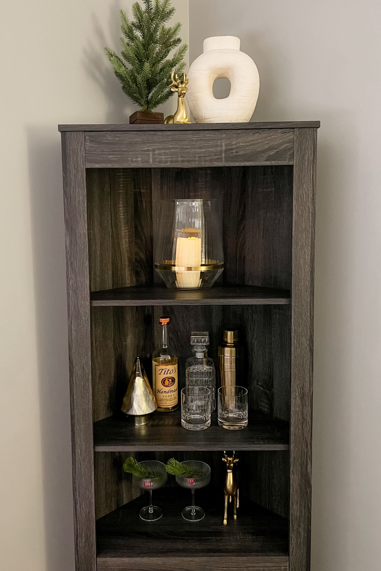 Christmas bar corner styling 

Christmas shelf styling, Christmas decor, Christmas bar, Christmas cocktails, gold trees, festive drinkware, whiskey glasses, ribbed cocktail glasses, candle holder 


#LTKSeasonal #LTKHoliday #LTKGiftGuide