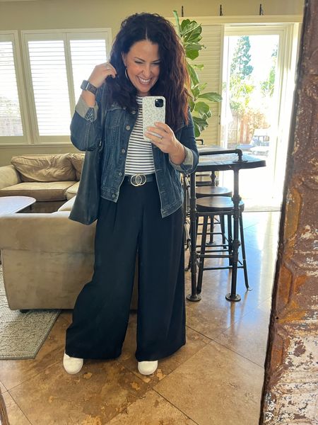 One of my favorite easy, teacher outfits! These wide leg trousers feel like pajama pants and come in short! I’m wearing a small short for reference. My denim jacket is on sale!


#LTKfindsunder50 #LTKworkwear #LTKover40