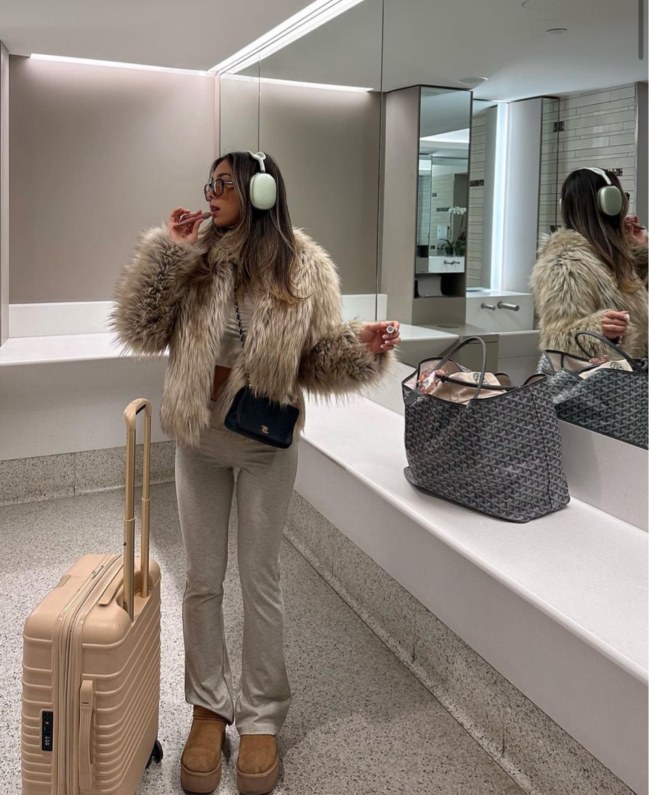 From the city to the snow ✈️

#LTKtravel #LTKshoecrush #LTKstyletip
