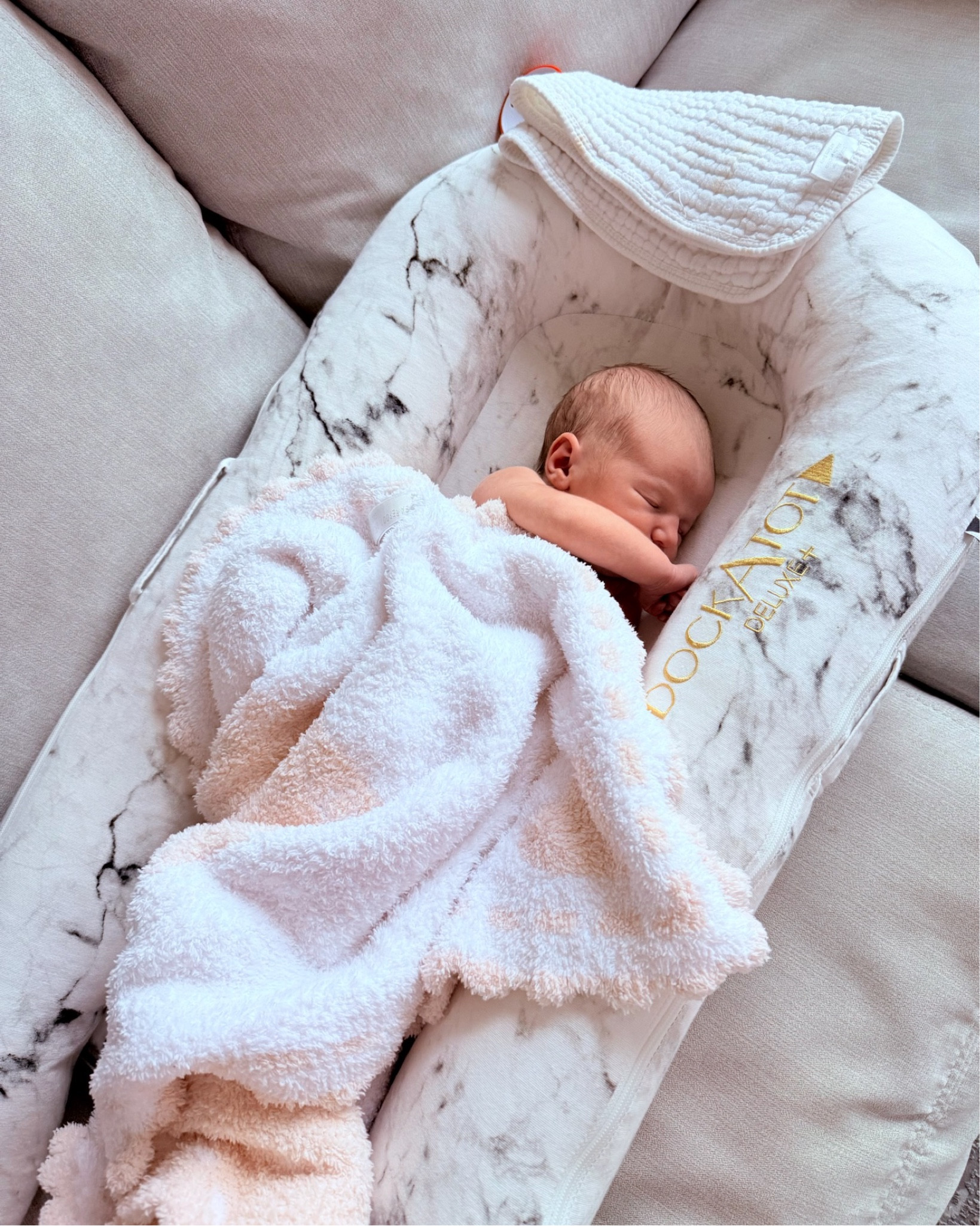 dock a tot + baby barefoot dreams blanket 🤍

#LTKBaby #LTKBump #LTKFindsUnder100