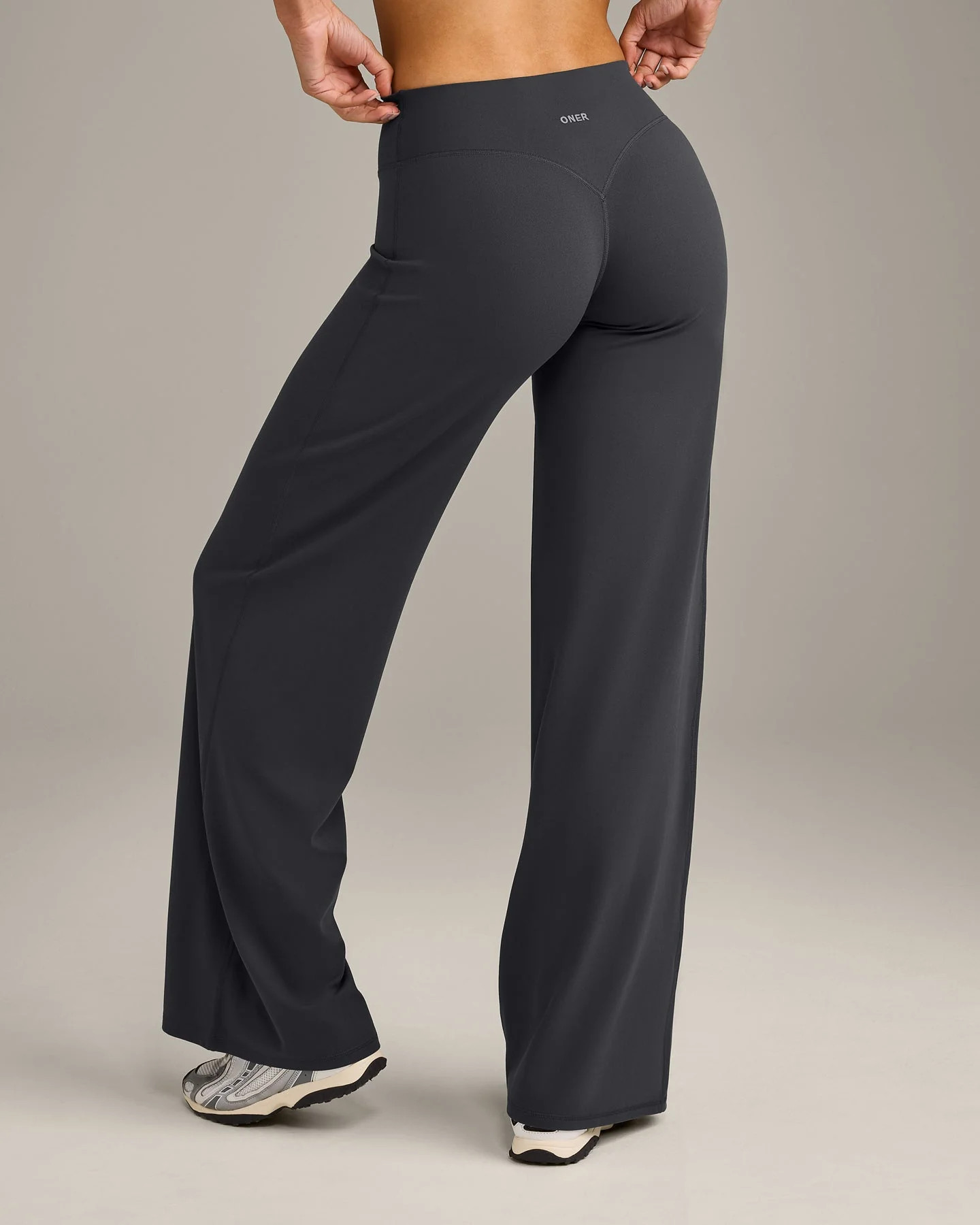 SoftMotion\u2122 Straight Leg Pants with Gray Logo
Coal | Oner Active (UK / US)