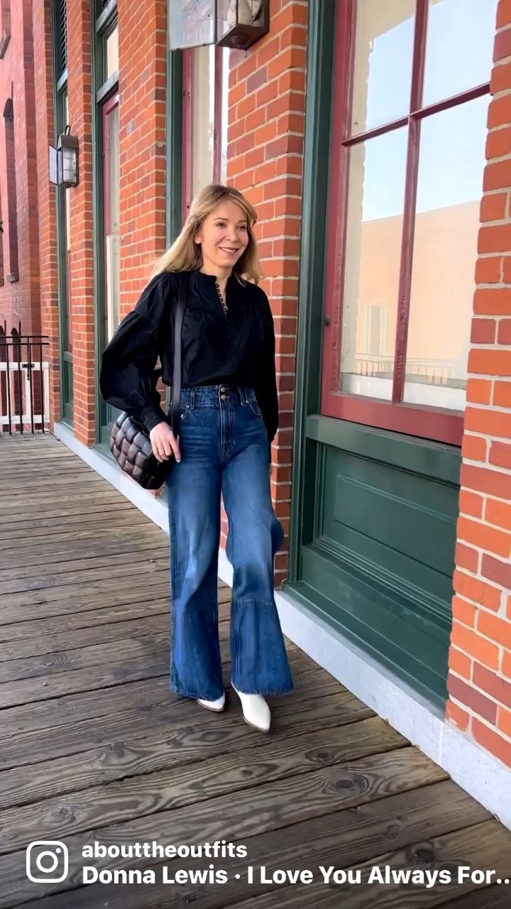 New favorite denim! High waisted, wide leg- so so flattering! They come in a few other fun colors! 💜🍊#widelegdenim #highwaistedjeans