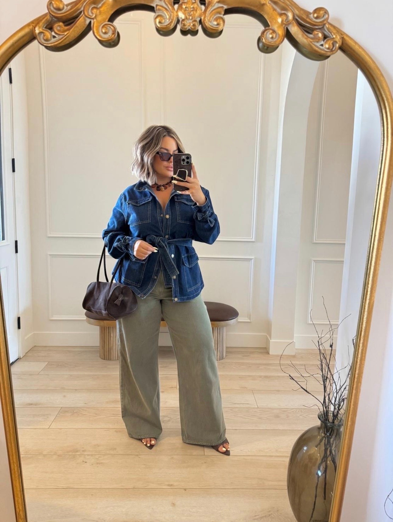 Use code DENIMAF right now on Abercrombie to save extra 15% 

Jeans 31 long 
Top xl