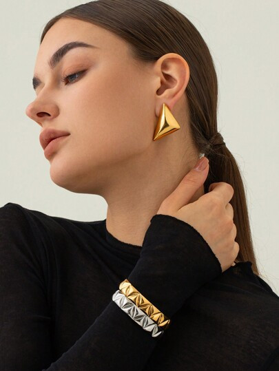 Uworld 1pc Titanium Steel 18K Gold Plated Stainless Steel Ear Stud Earring With Triangle Wavy Pattern, New Style Fashion - Size one-size | SHEIN