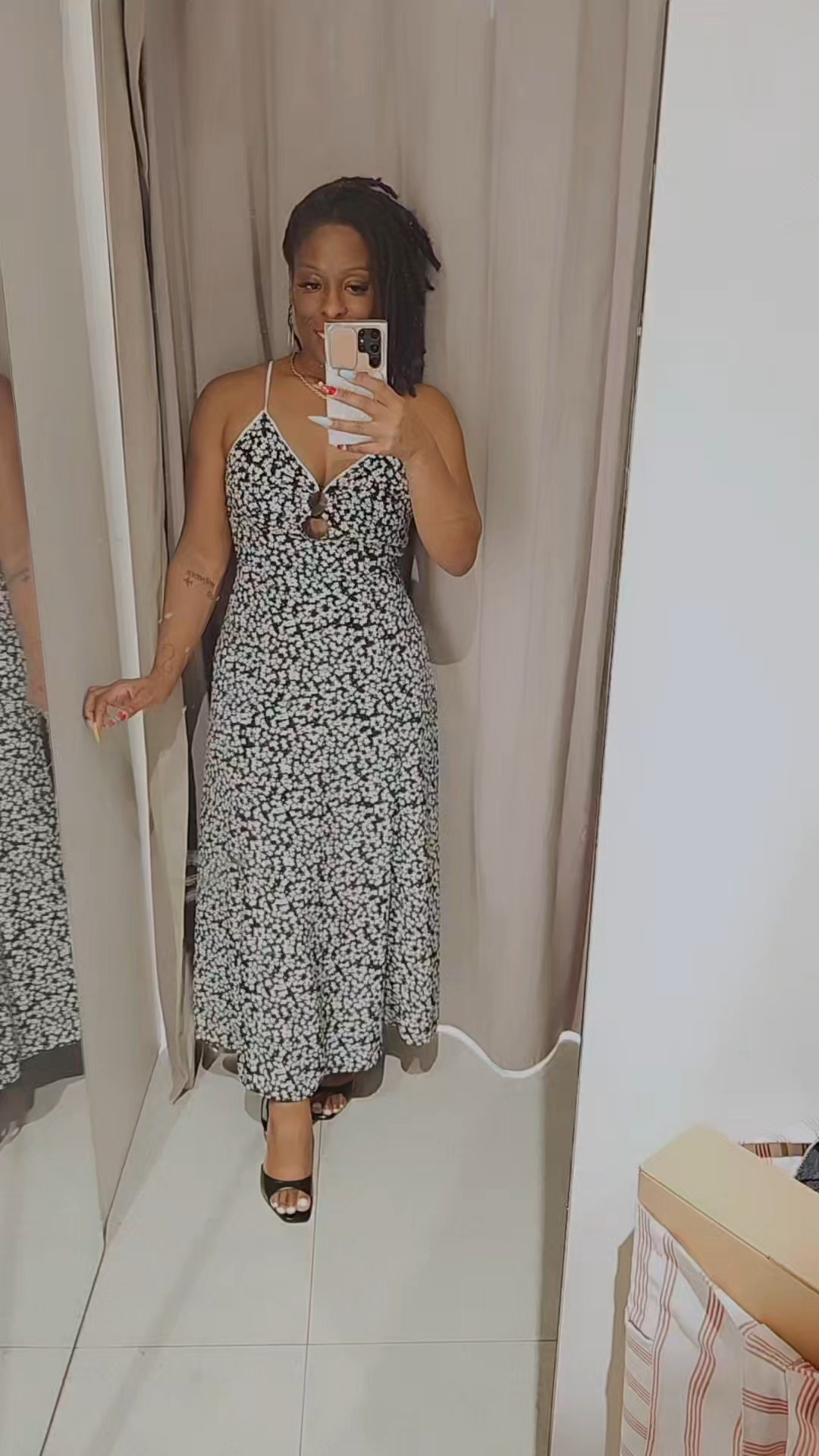 Soft Girl EraNew at ZaraFloral print midi dress8346/774/093 - Medium#zara #tryonhaul #fashionable40s #FitCheck #outfitinspo 

#LTKFindsUnder50 #LTKParties #LTKPetite