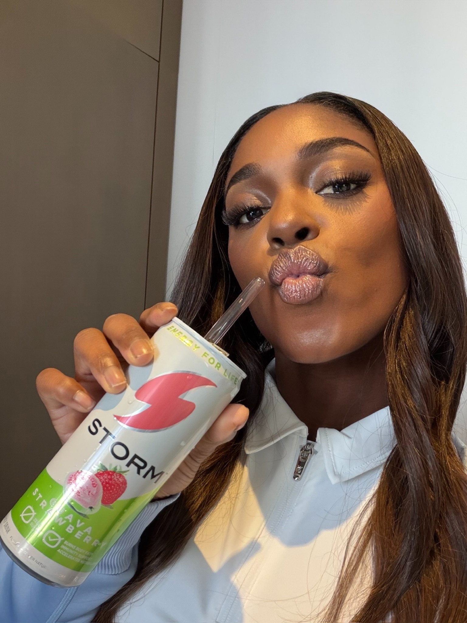 Sipping on energy & serving effortless glam ✨ Linking this delicious Guava Strawberry STORM energy drink + my full-face makeup combo below!
