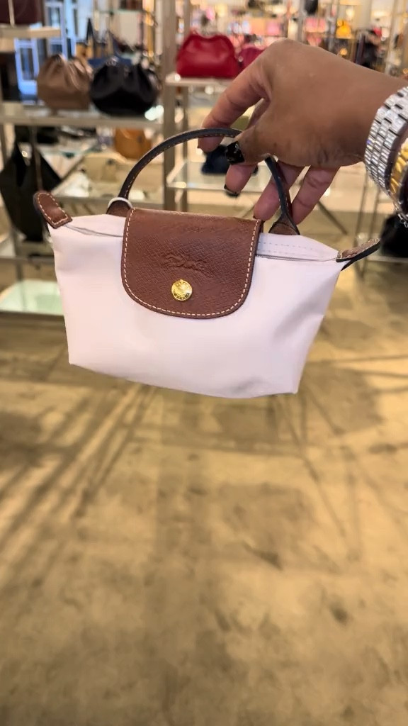 Viral Longchamp Bags 


trending fashion, longchamp, mini bags, fall fashion, viral, ltk it bag, fall style, fashion inspo, fall bags, longchamp le pilage, adore jamilah, jc styled you,

#LTKItBag #LTKStyleTip