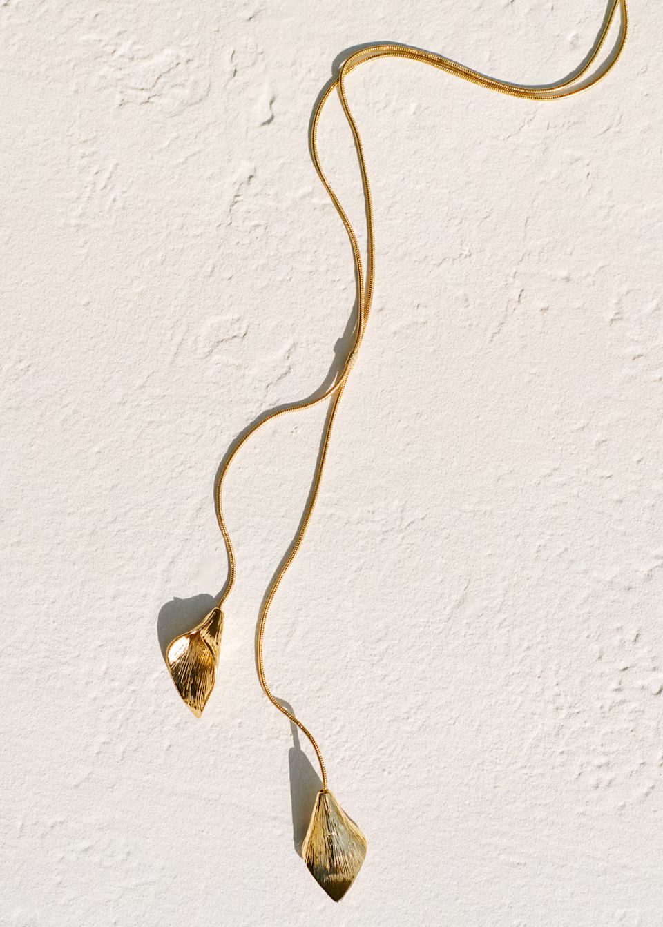 Leaf long necklace -  Women | Mango United Kingdom | MANGO (UK)