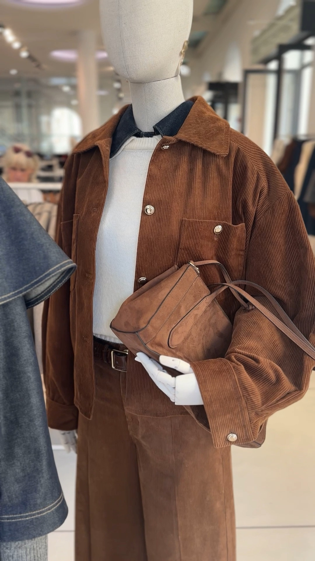 This H&M corduroy set is everything for autumn 🍂 Effortlessly elegant, feminine, and powerful — it’s the kind of outfit you don’t want to miss. A timeless classic with a modern twist. 

#HMOutfits #CorduroyStyle #AutumnFashion #ChicAndModest #FeminineLooks

#LTKautumn #LTKFashionMonth #LTKworkwear