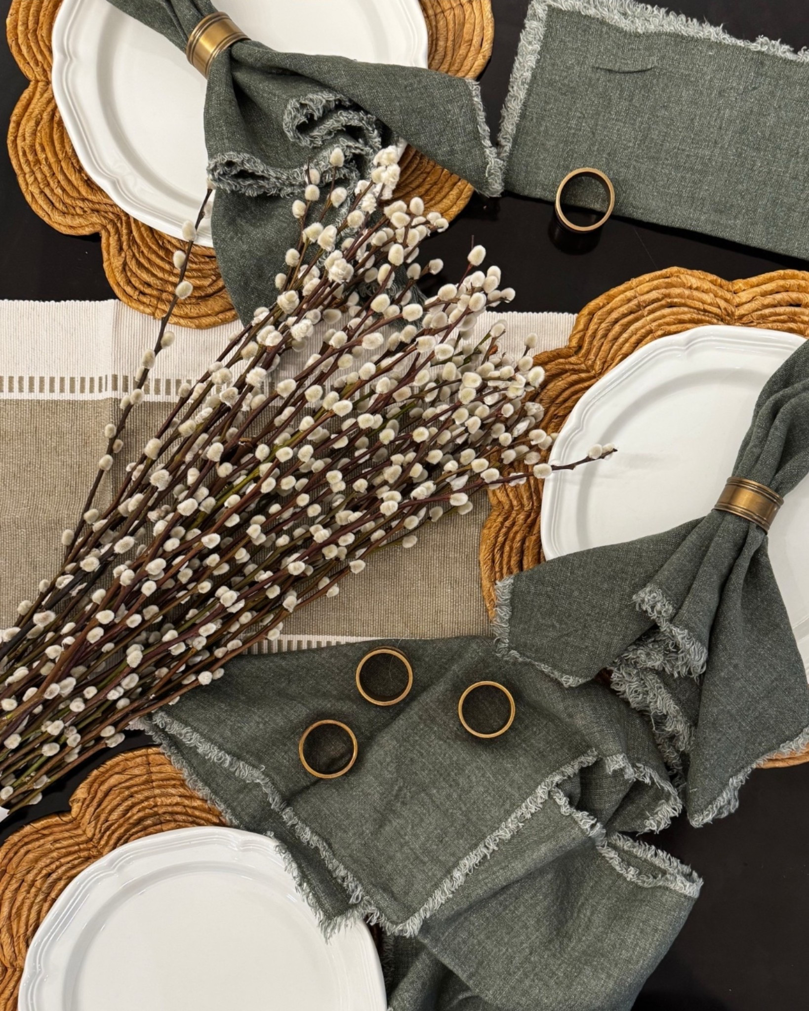 Tablescape essentials

Chargers | Linen Napkins | Napkin Rings | Table Runnerr

#LTKParties #LTKFindsUnder50 #LTKHome