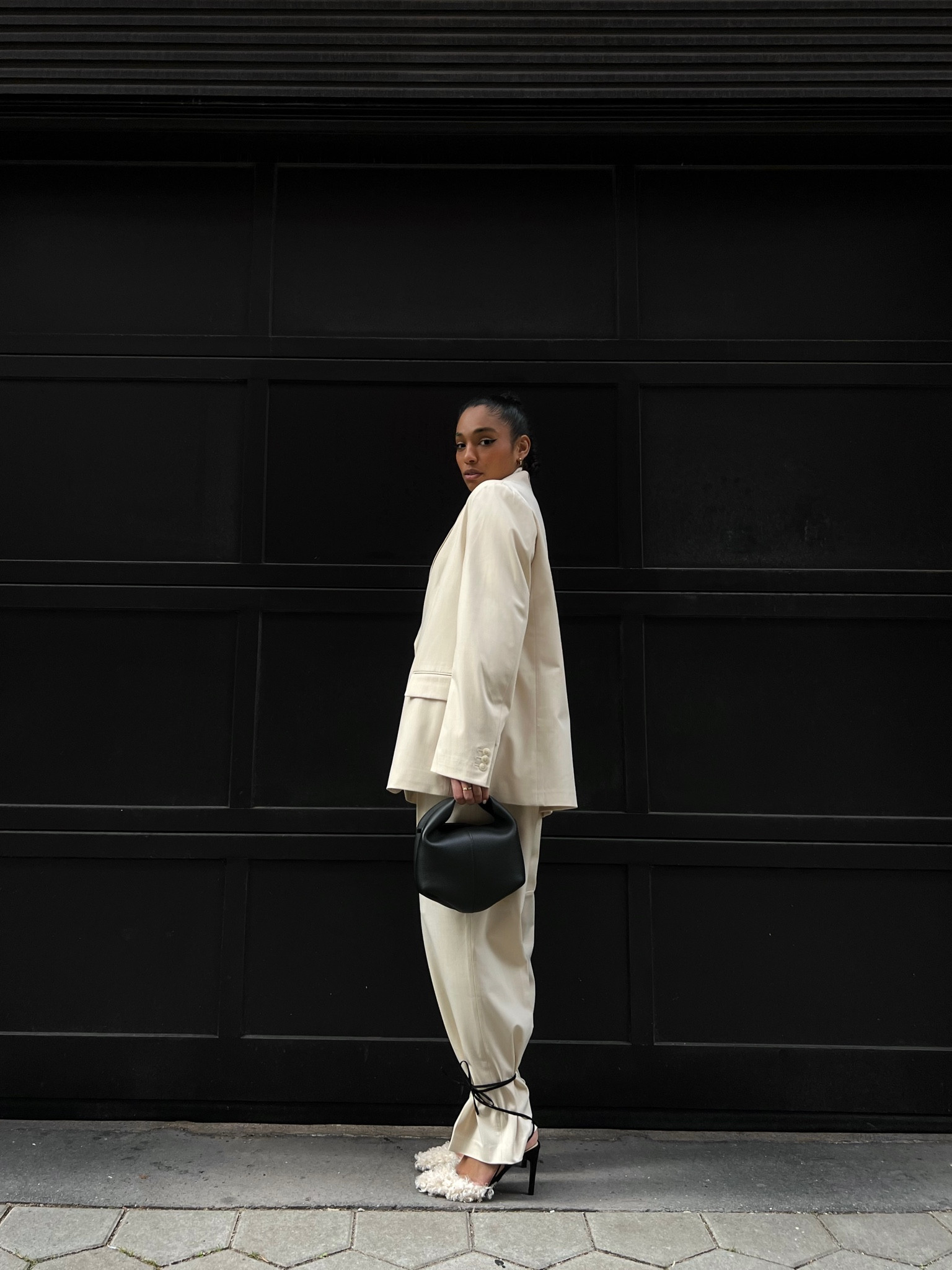 ad* the oversized suit @uniqloeurope
#lifewear
check out my outfit details at the @shop.Ltk app and shop all the pieces. 

#LTKfit #LTKunder50 #LTKstyletip