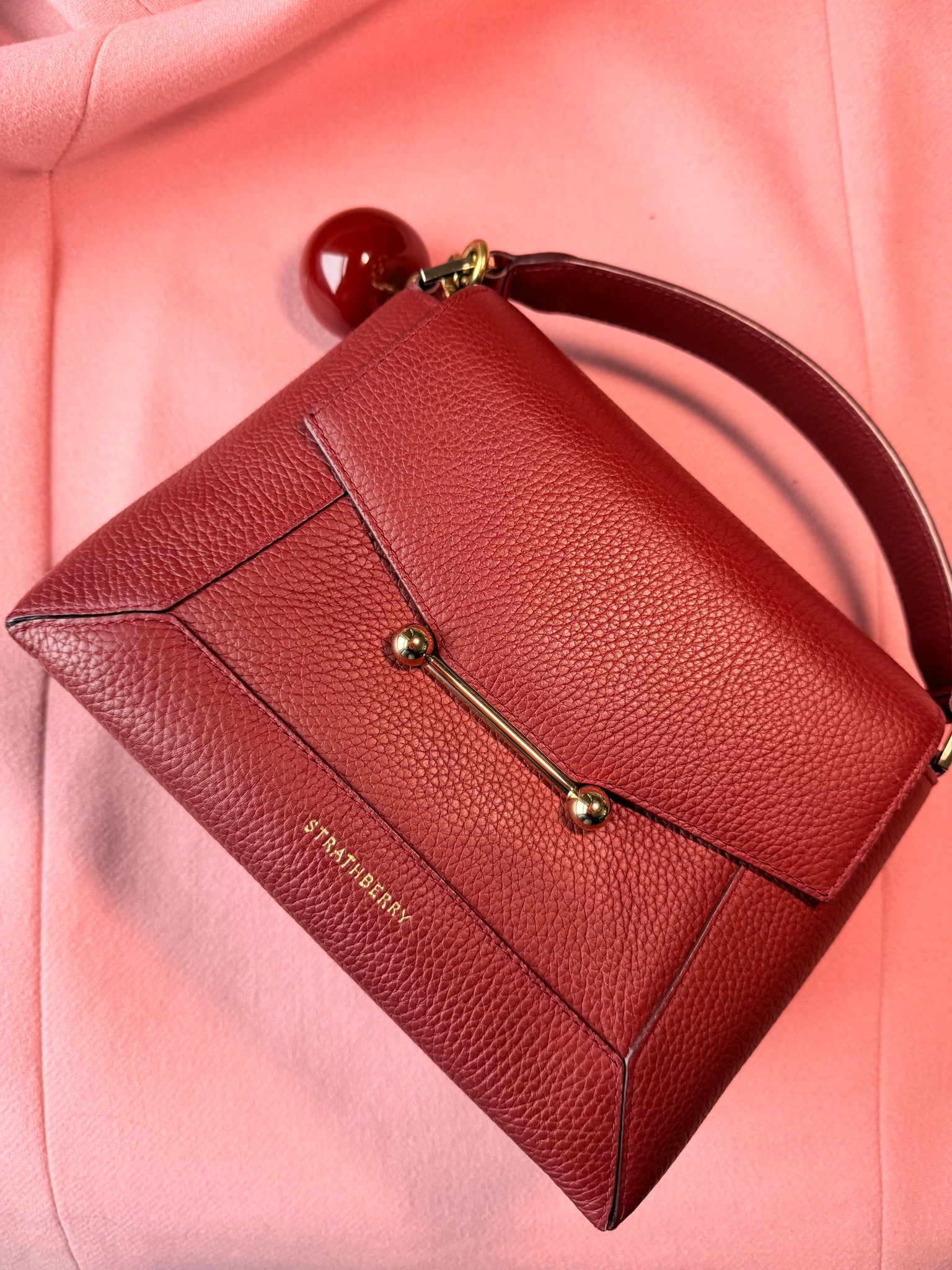 A closer look at my Strathberry Mosaic bag. One of my favorite everyday bags.
The design feels very refined and understated. I love the panel details and signature hardware, with no loud logos, just beautiful materials and craftsmanship doing all the talking.
Mine is the regular size (there’s also a smaller version), and it’s perfect for daily outfits when you want something polished but still practical.
The oxblood color is especially beautiful and adds richness to even the simplest looks.

#LTKOver40