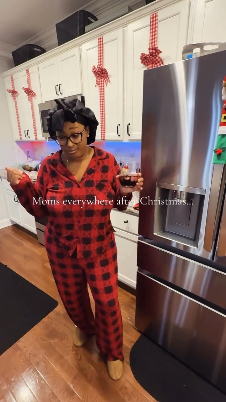 Moms… we did that! All the late nights, the stress, the planning. Christmas is DONE. Now we can relax. 🎄✨

Are you glad it’s over? 

#moms #motherhood #relatablemom #holidays

#LTKSeasonal #LTKdayinmylife #LTKmomlife