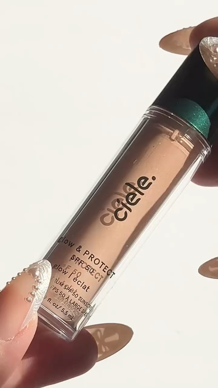 🌟 NEW! @cielecosmetics glow & protect spf 50+ liquid highlighters (plus one of their blushes!) #gifted

Thank you @cielecosmetics and @beautytapofficial for sending me these amazing highlighters!

.
.
.
.
.
.

#makeup #ciele #sephora #ugc #beautyugc #beauty #glowymakeup #summermakeup #beautytap 

- Piper (champagne)
- Church (gold)
- Penny (copper)
- Giselle (rich berry)