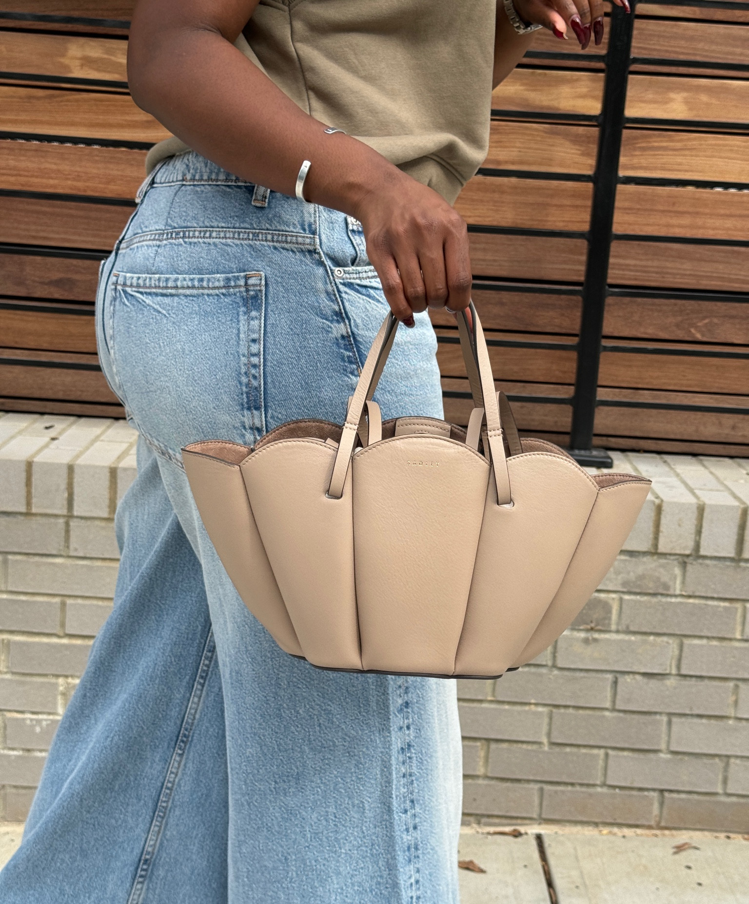 Meet my new fall cutie! “The Lily” bag from Radley London’s newest collection. Shop her and other cute Fall pieces at the link below. 
