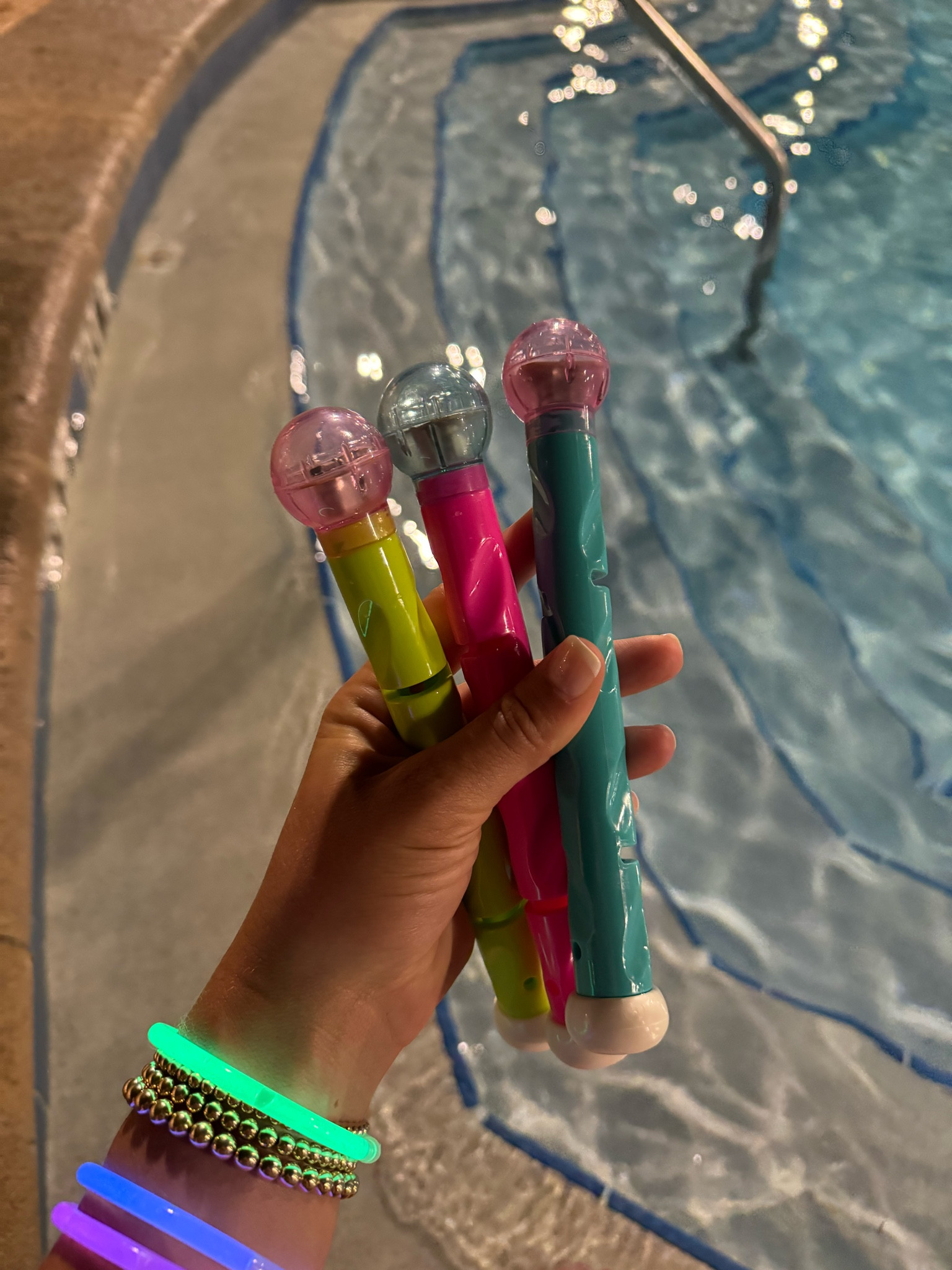 Light up diving sticks // pool toys // light up as soon as they hit water! 

#LTKSwim #LTKKids #LTKFindsUnder50