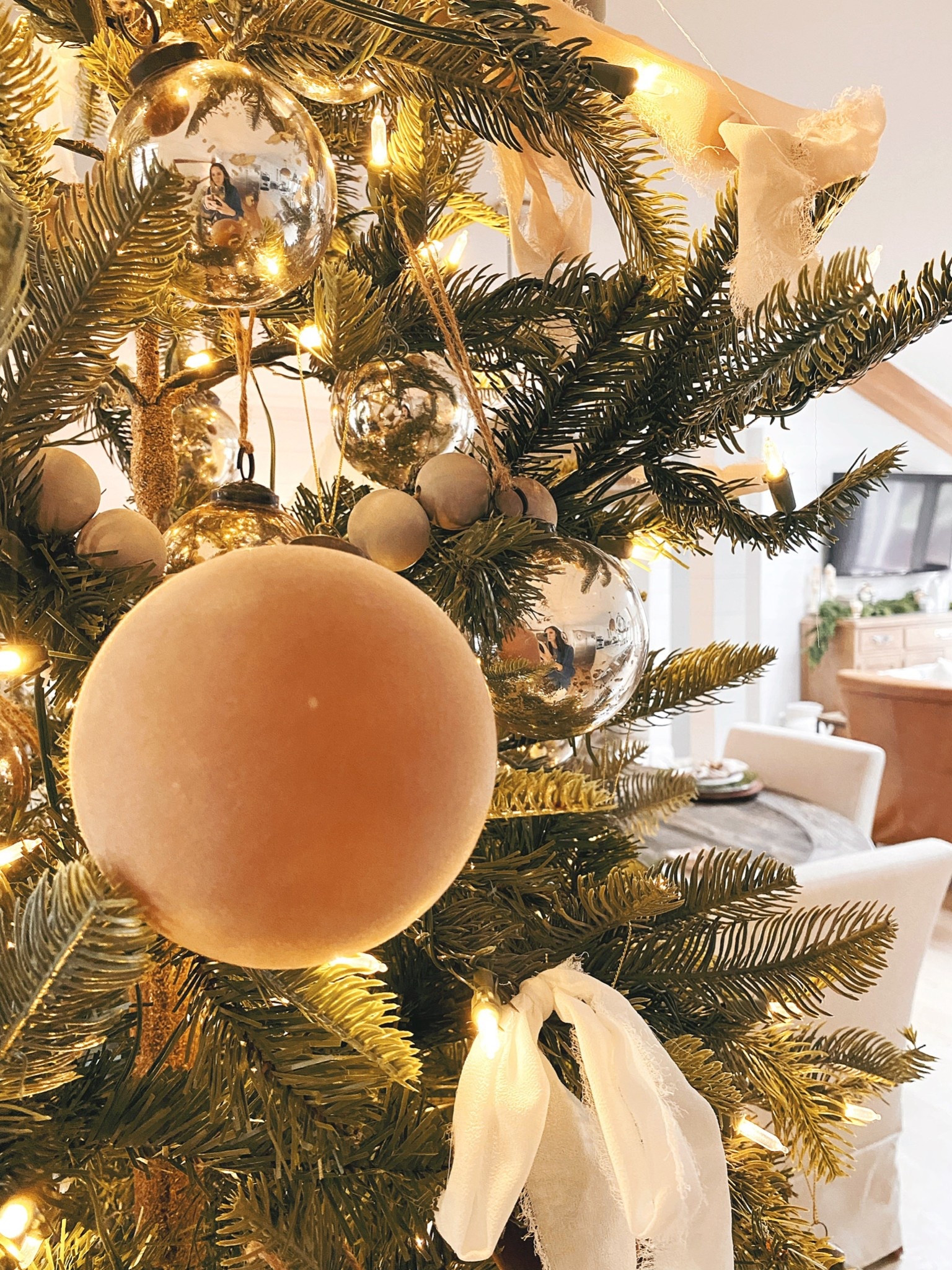 All is calm, all is golden ✨🎁

We kept this tree soft and timeless with velvet ornaments, natural wood beads, and a warm twinkle that makes the whole room glow. A Modern Classic Christmas moment that feels effortlessly elegant.
#porcheandco #modernclassic #christmasdecor #neutraldecor #holidaystyle #christmasathome #interiorinspo #holidayvibes #timelessdesign #warmneutrals #classicchristmas #cozyhome #modernclassicinterior #interiordecor
Do you want to bring our dreamy Modern Classic style interior design into your own home? 🏡 You’re in luck! Reserve our Online Interior Design packages today -> https://porcheandco.com/edesign ✨ We can’t wait to work with you & design your home with #porcheandco


#LTKStyleTip #LTKHoliday #LTKHome