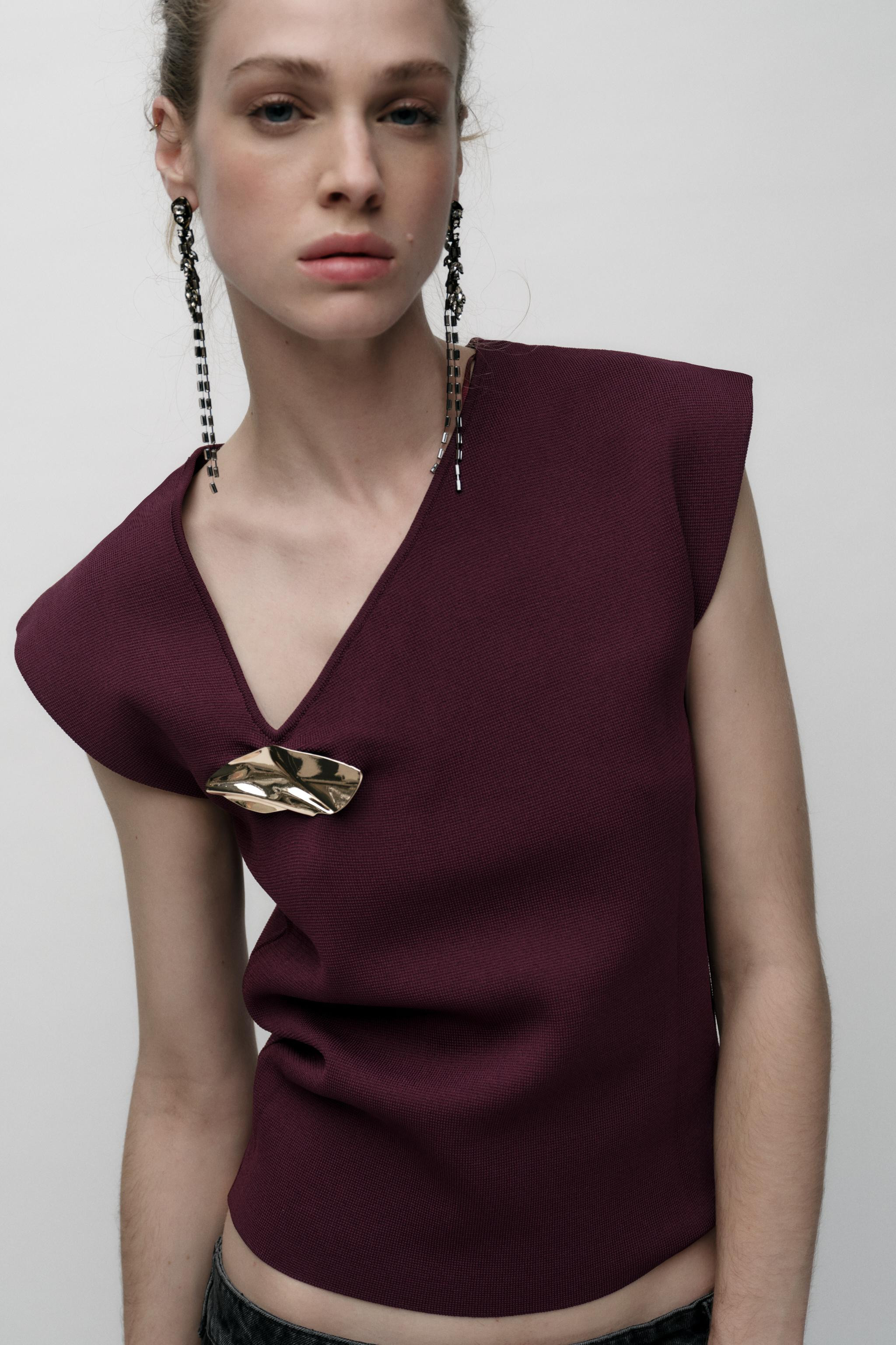 KNIT TOP WITH GOLDEN APPLIQUÉ | Zara US