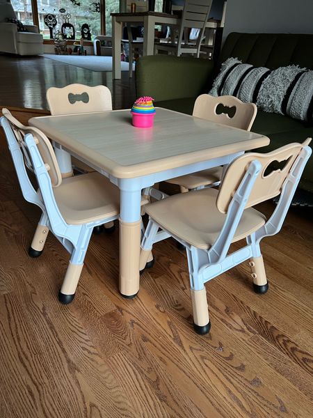 Kid’s table with adjustable height! Excellent quality!
