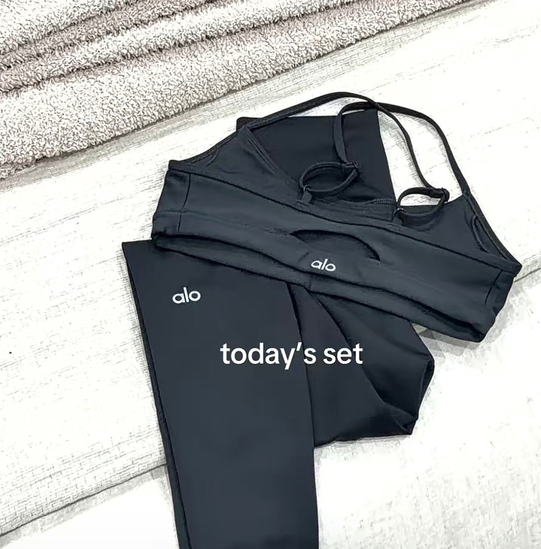 All black Alo Set, perfect staple to add to the rotation! 

#LTKootd #LTKfitnessgoals #LTKActive