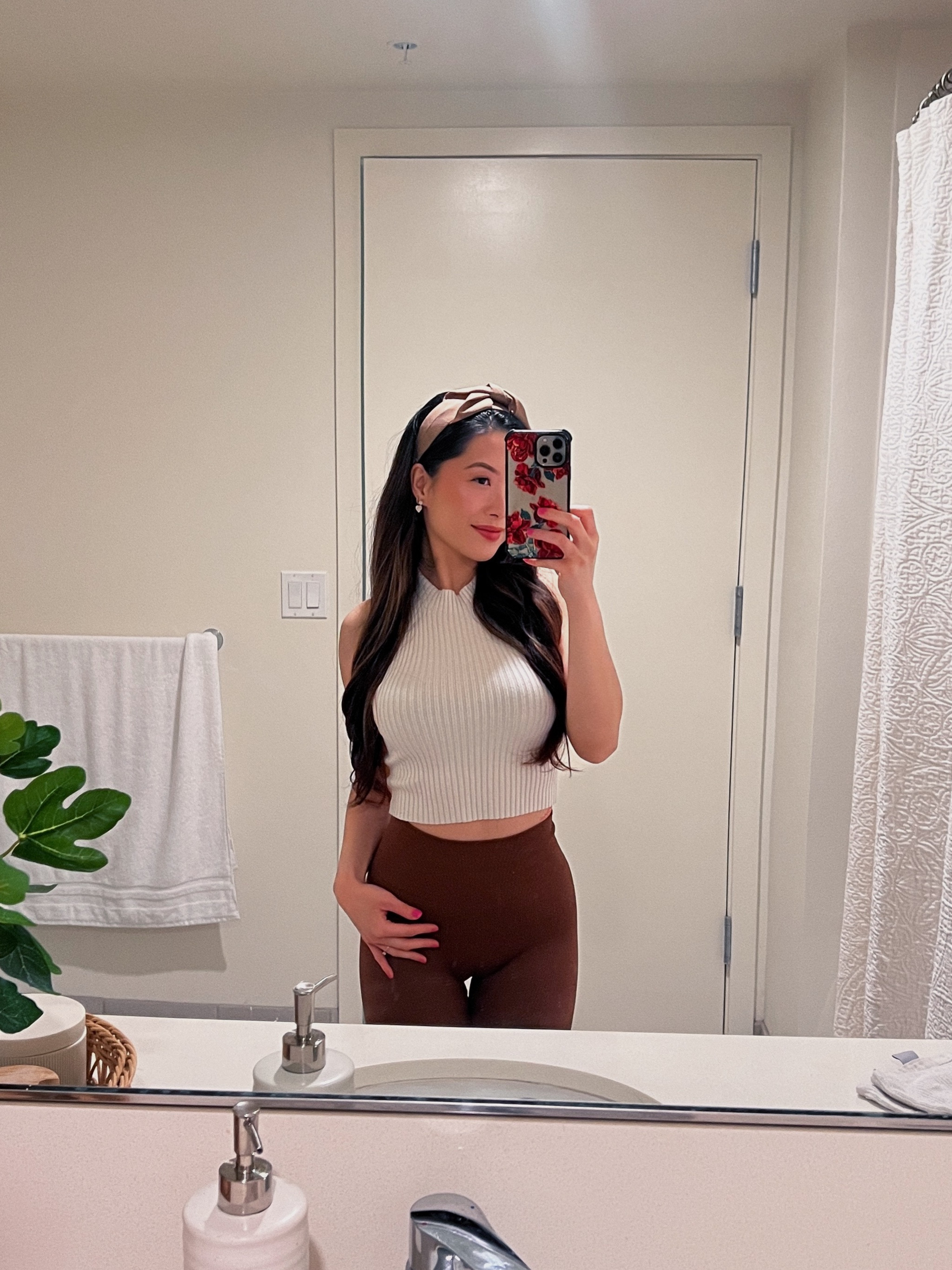 
I’m wearing a size Medium for these leggings 🤎 Top is size Small (I’m a 32D but if you’re larger-chested, I suggest a Medium) 


Neutral Outfit, Mockneck Sweater Crop Top, Amazon Leggings, Brown Neutral Outfits

#LTKstyletip #LTKunder50 #LTKSeasonal