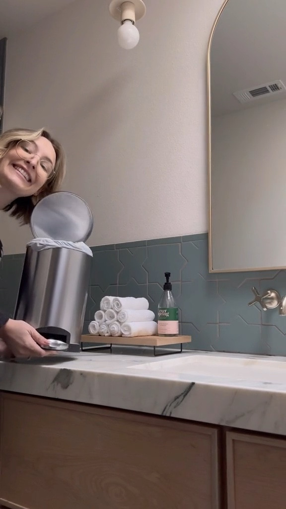 Jo learns to host! Here’s everything I used to set up my guest bathroom for my first time hosting for the holidays 🎄

For the home | hosting | holiday

#LTKGiftGuide #LTKHoliday #LTKSeasonal