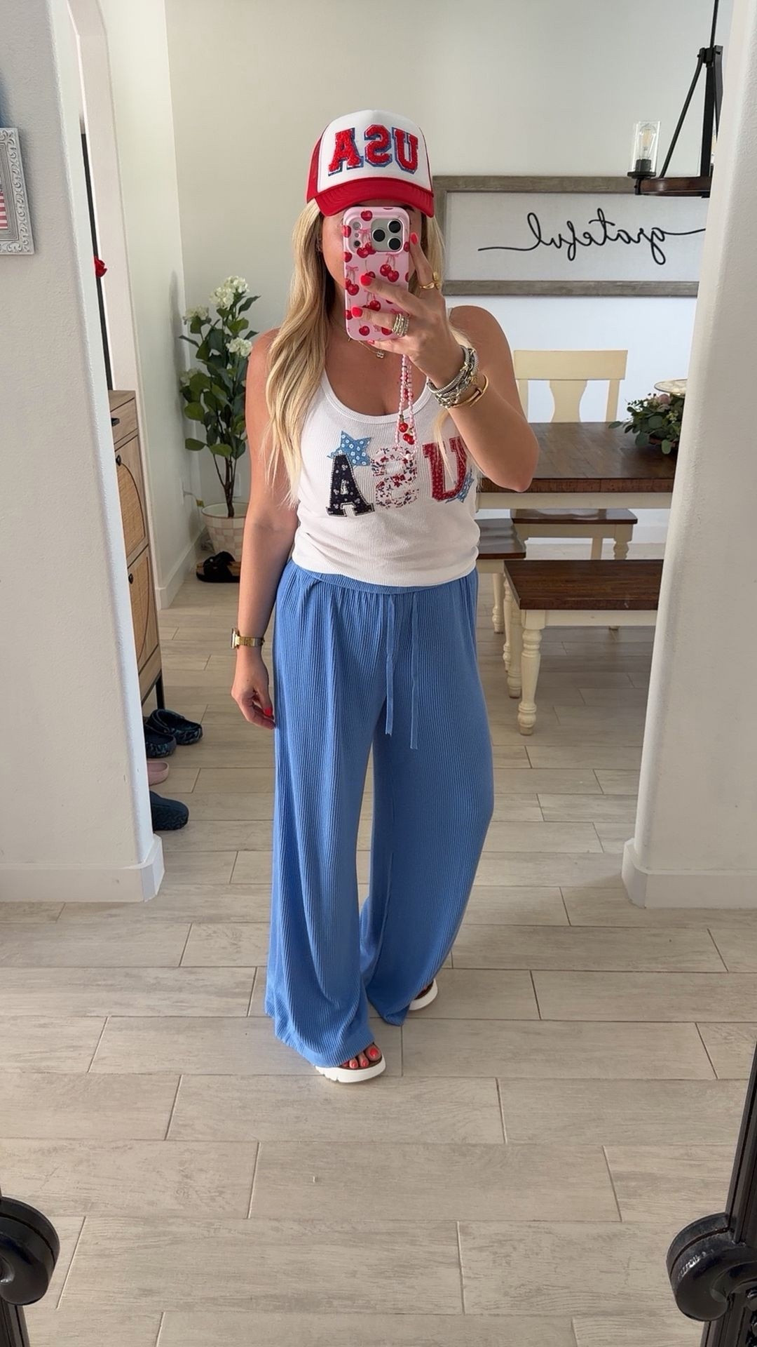Comfy lounge outfit
USA tank small
Pants small
Sandals tts
4th of July 