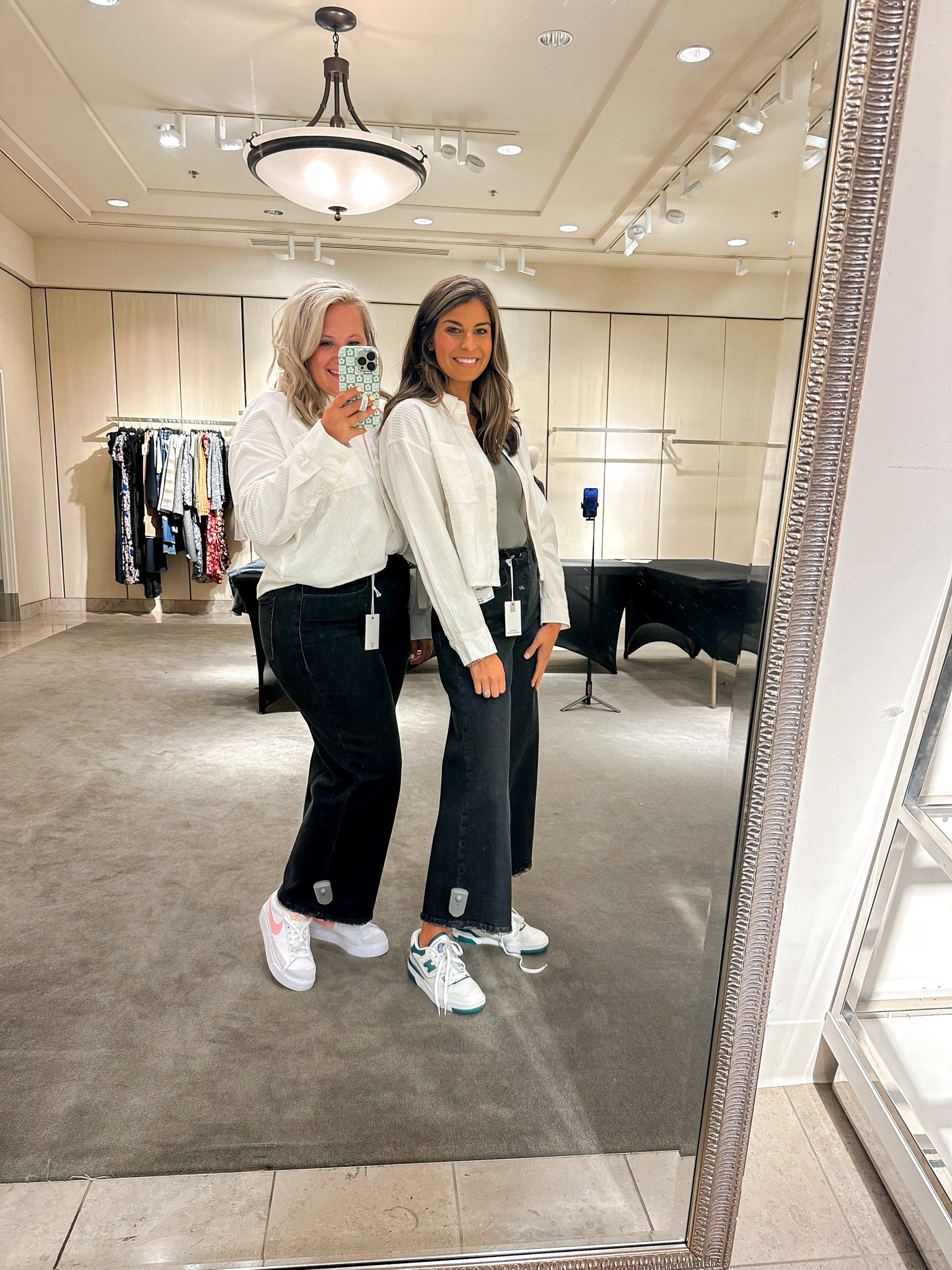 Nsale look- this madewell top and good American jeans are literally so good
Mm- small in both tops, 4 in jeans
Jamie- xl bodysuit, large madewell, 12 jeans 

#LTKxNSale