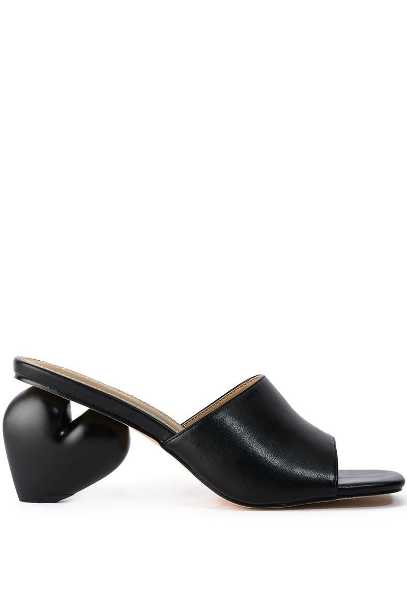 BUBBLEHEART CHUNKY SANDAL IN BLACK | AKIRA